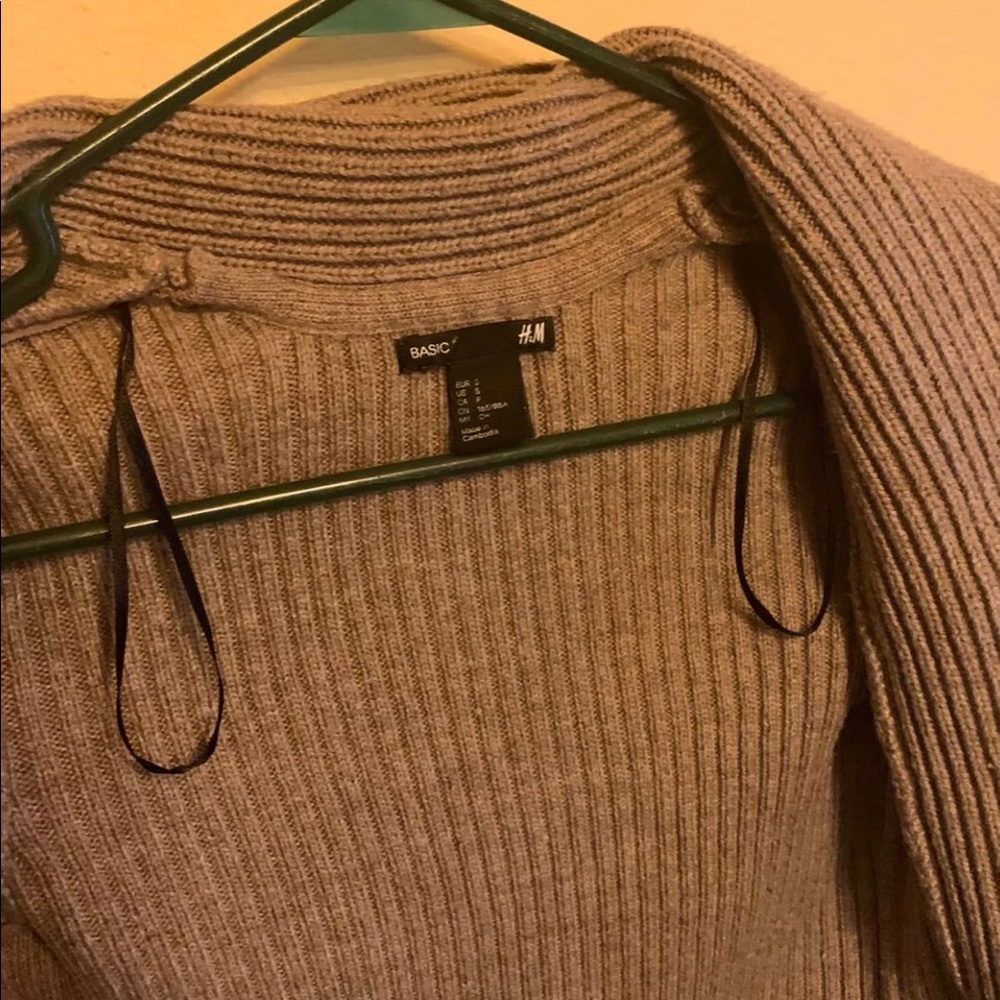 H&M basic Beige Sweater Size Small - Picture 6 of 6